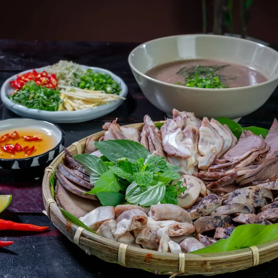 Bàn ăn tại Tattoo Nxn - Caphê H.huyên